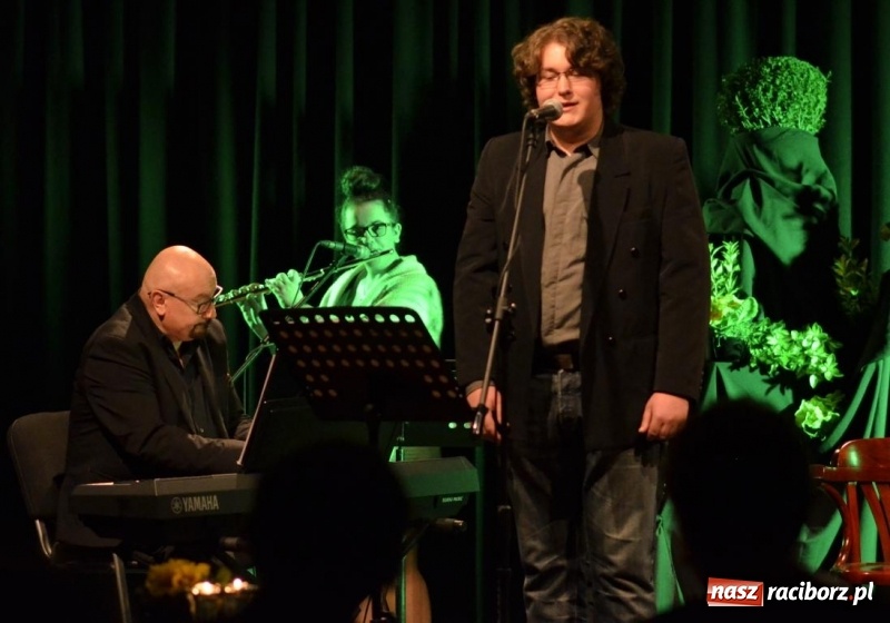 Zdjęcie w galerii na portalu naszraciborz.pl: Promocja kolejnego numeru Almanachu Prowincjonalnego wiadomości z regionu