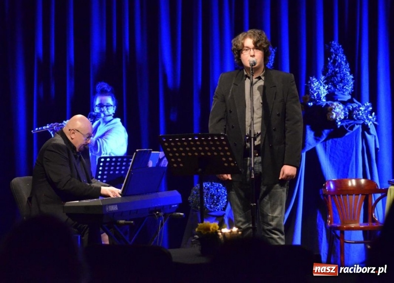 Zdjęcie w galerii na portalu naszraciborz.pl: Promocja kolejnego numeru Almanachu Prowincjonalnego wiadomości z regionu