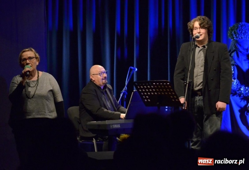 Zdjęcie w galerii na portalu naszraciborz.pl: Promocja kolejnego numeru Almanachu Prowincjonalnego wiadomości z regionu