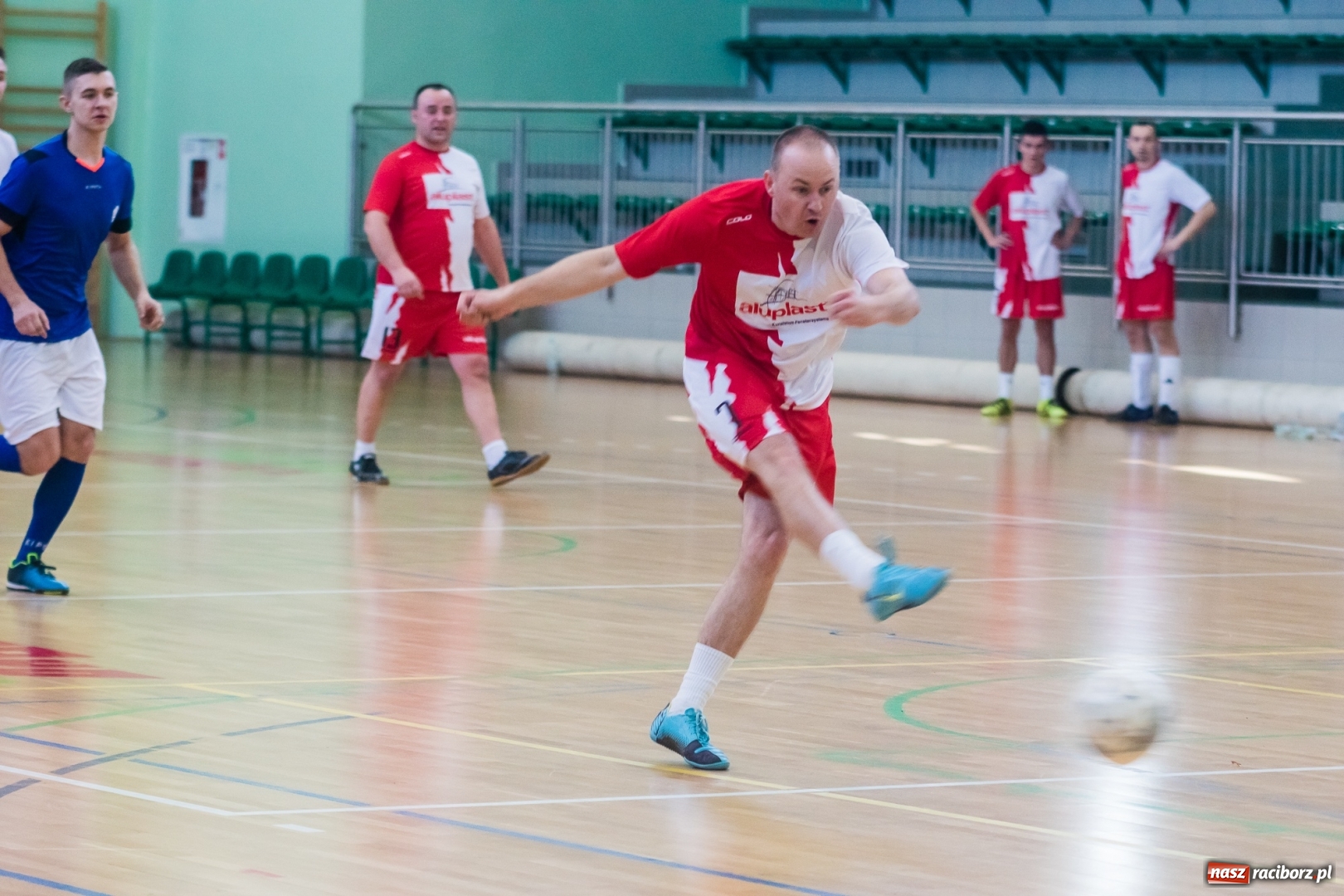 Zdjęcie w galerii na portalu naszraciborz.pl: W Arenie Rafako rywalizowali o Puchar Dyrektora Handlowego Eko-Okien wiadomości z regionu