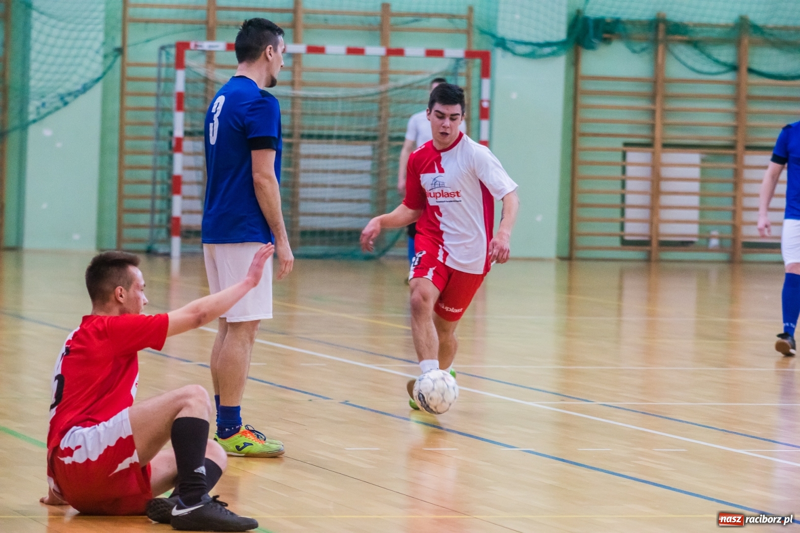 Zdjęcie w galerii na portalu naszraciborz.pl: W Arenie Rafako rywalizowali o Puchar Dyrektora Handlowego Eko-Okien wiadomości z regionu