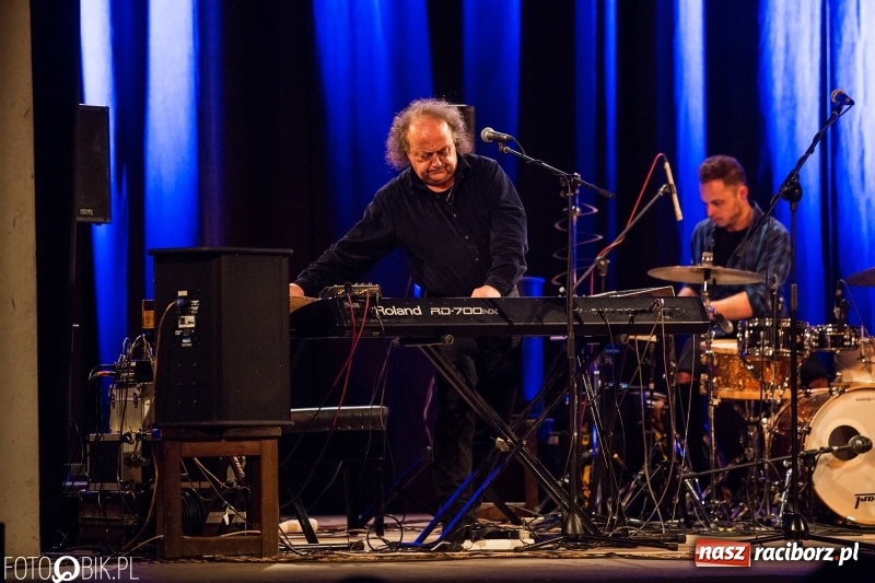 Zdjęcie w galerii na portalu naszraciborz.pl: Koncert Krzysztofa Pumy Piaseckiego oraz Józefa Skrzeka w DK Strzecha wiadomości z regionu
