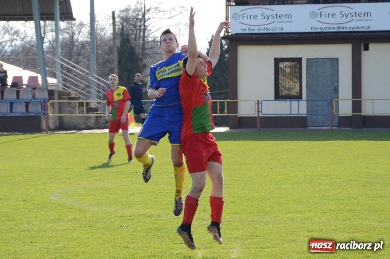 Zdjęcie w galerii na portalu naszraciborz.pl: Koziołki bezbramkowo zremisowały w Rogowie wiadomości z regionu
