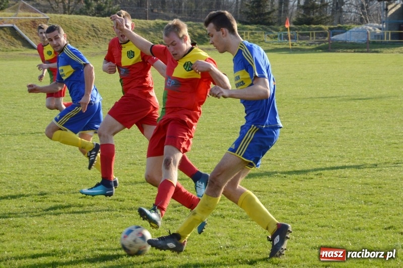 Zdjęcie w galerii na portalu naszraciborz.pl: Koziołki bezbramkowo zremisowały w Rogowie wiadomości z regionu