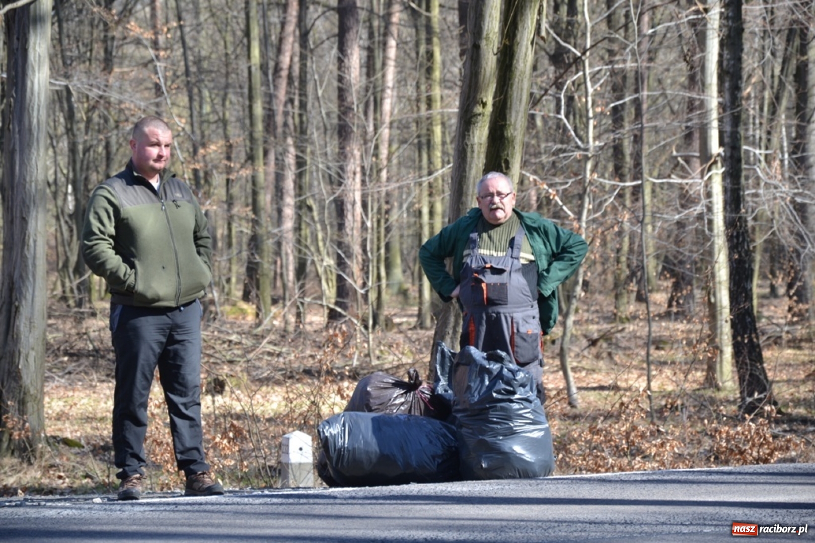 Zdjęcie w galerii na portalu naszraciborz.pl: Swoje śmieci zabieraj ze sobą! Wiosenne sprzątanie w Jankowicach wiadomości z regionu
