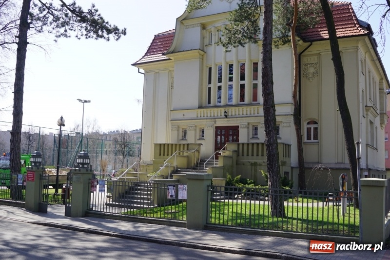 Zdjęcie w galerii na portalu naszraciborz.pl: 1,5 mln złotych dofinansowania na remont raciborskiej książnicy wiadomości z regionu