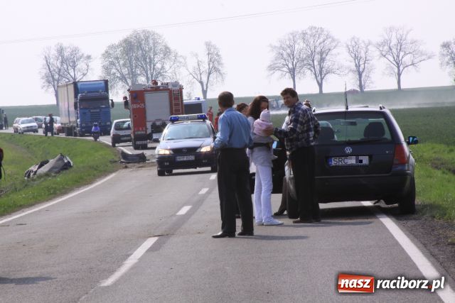 Zdjęcie w galerii na portalu naszraciborz.pl: Z BMW został tylko wrak wiadomości z regionu