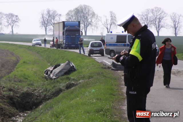 Zdjęcie w galerii na portalu naszraciborz.pl: Z BMW został tylko wrak wiadomości z regionu