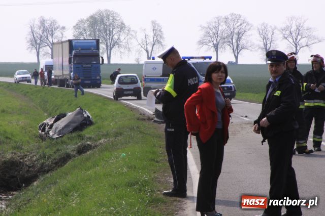 Zdjęcie w galerii na portalu naszraciborz.pl: Z BMW został tylko wrak wiadomości z regionu