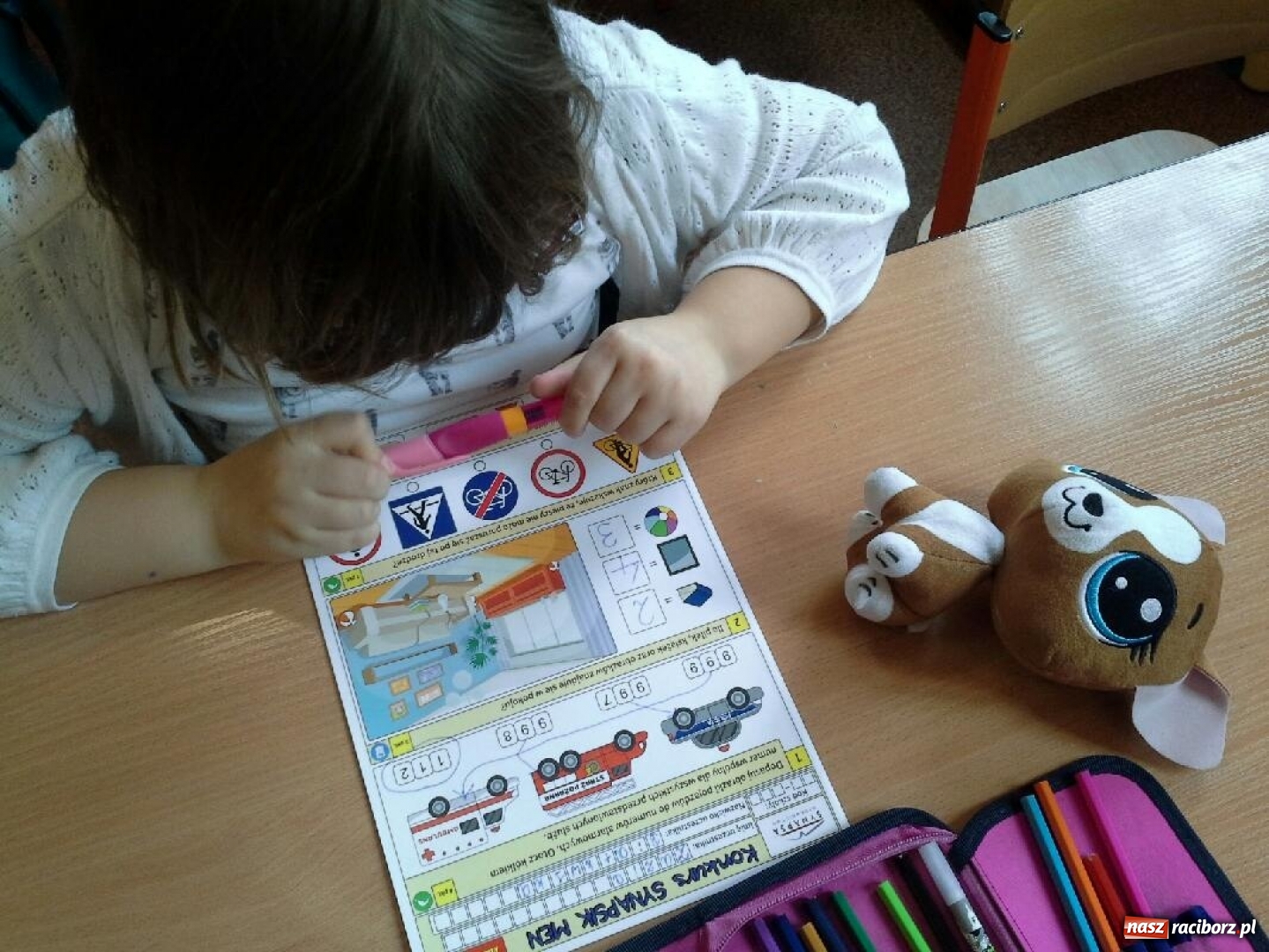 Zdjęcie w galerii na portalu naszraciborz.pl: Ogólnopolski Konkurs Wiedzy Klas Pierwszych Synapsik w SP4 wiadomości z regionu