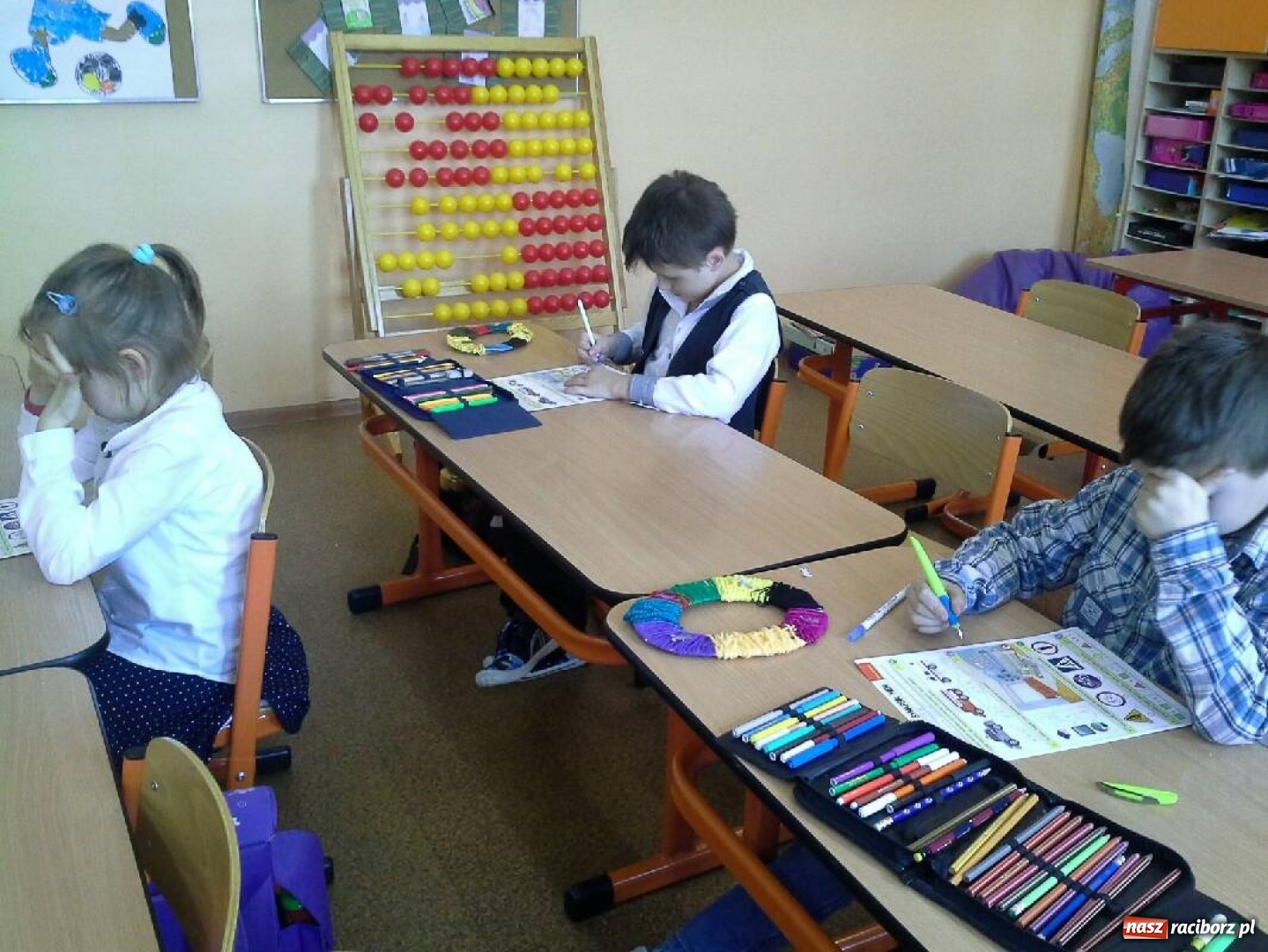 Zdjęcie w galerii na portalu naszraciborz.pl: Ogólnopolski Konkurs Wiedzy Klas Pierwszych Synapsik w SP4 wiadomości z regionu