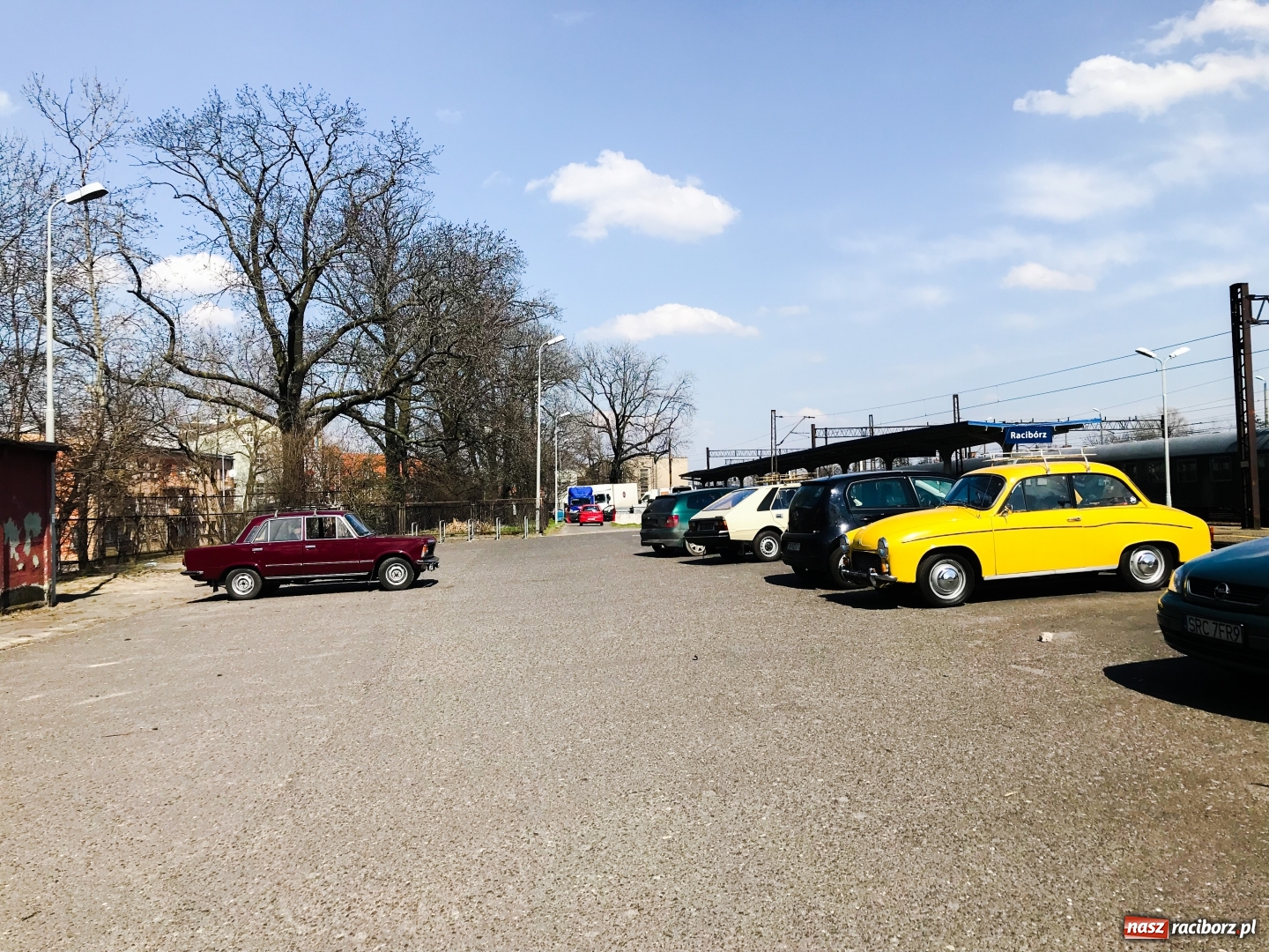 Zdjęcie w galerii na portalu naszraciborz.pl: W niedzielę raciborski dworzec zamienił się w plan filmowy  wiadomości z regionu