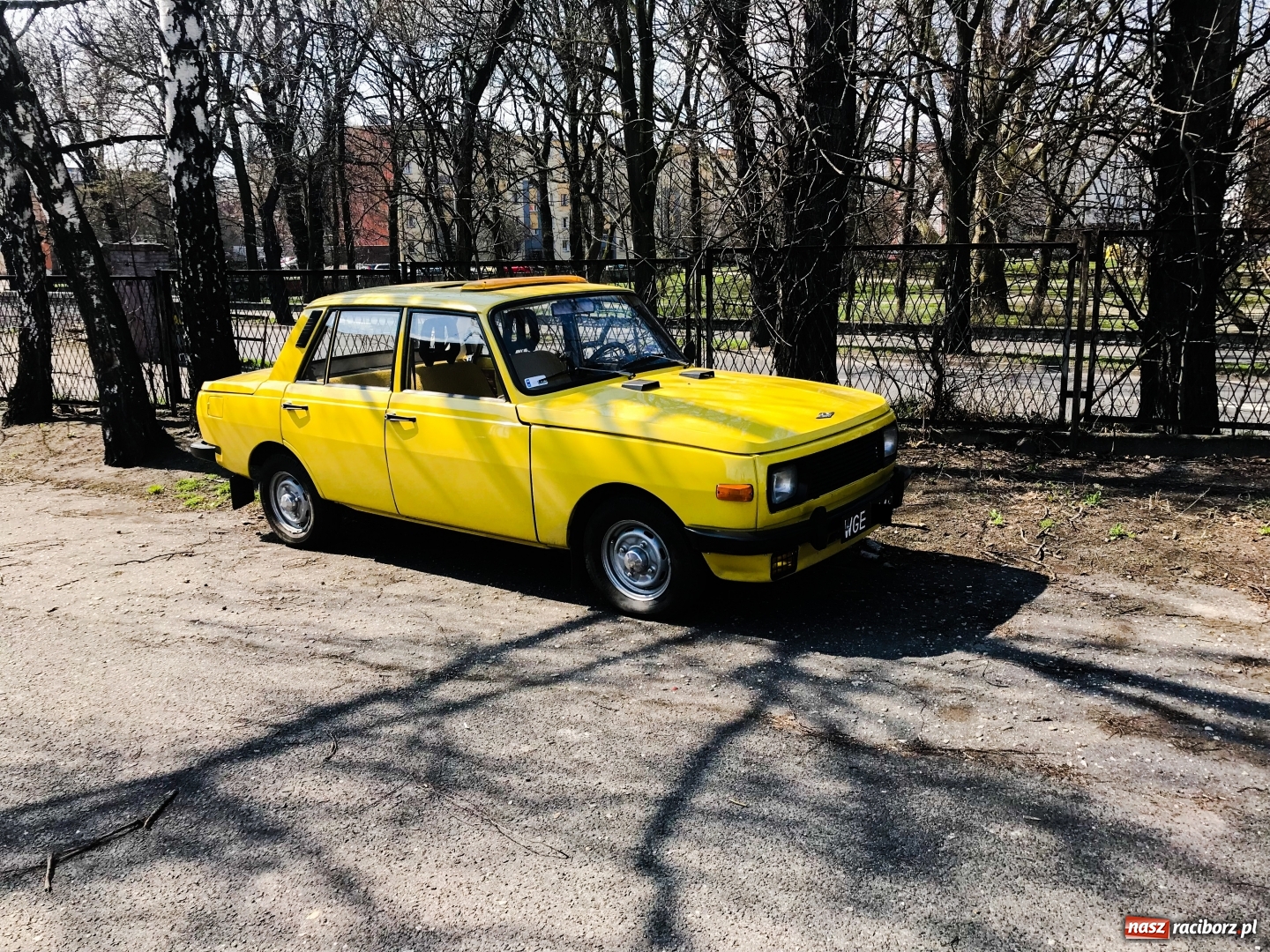 Zdjęcie w galerii na portalu naszraciborz.pl: W niedzielę raciborski dworzec zamienił się w plan filmowy  wiadomości z regionu