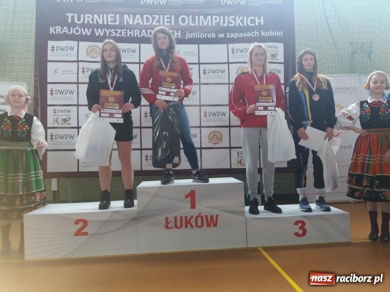 Zdjęcie w galerii na portalu naszraciborz.pl: Dwa medale zapaśniczek Unii na Mistrzostwach Polski wiadomości z regionu