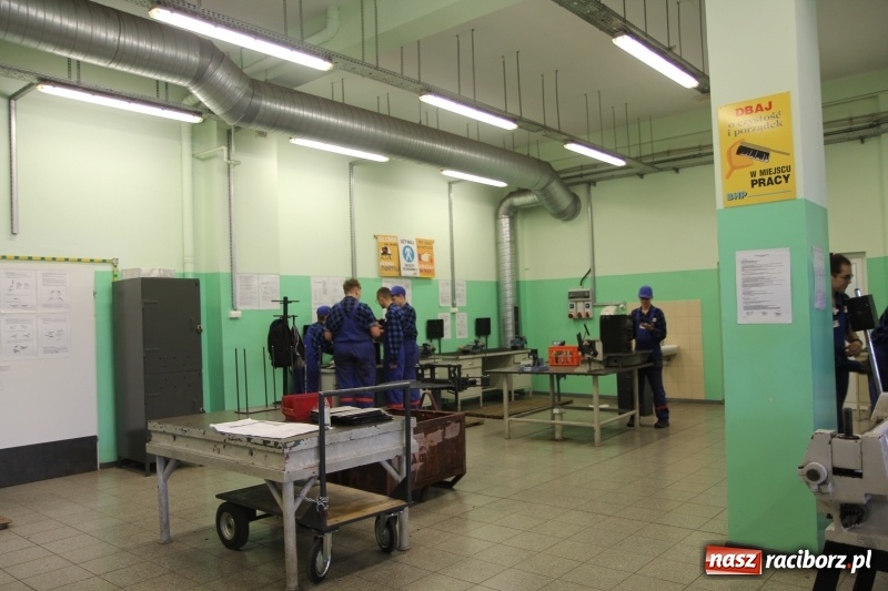 Zdjęcie w galerii na portalu naszraciborz.pl: Oddział Szkolenia Zawodowego Rafako zaprasza na Dni Otwarte. Przeczytaj wywiad z Jerzym Lisem, szefem oddziału wiadomości z regionu