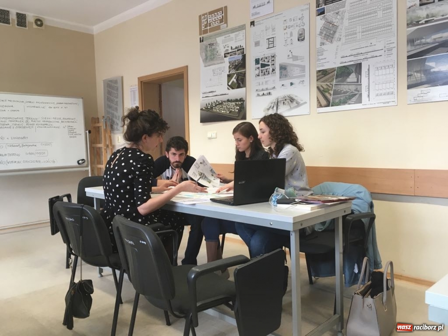 Zdjęcie w galerii na portalu naszraciborz.pl: Wykładowcy International University of Sarajevo z wizytą w raciborskiej PWSZ wiadomości z regionu