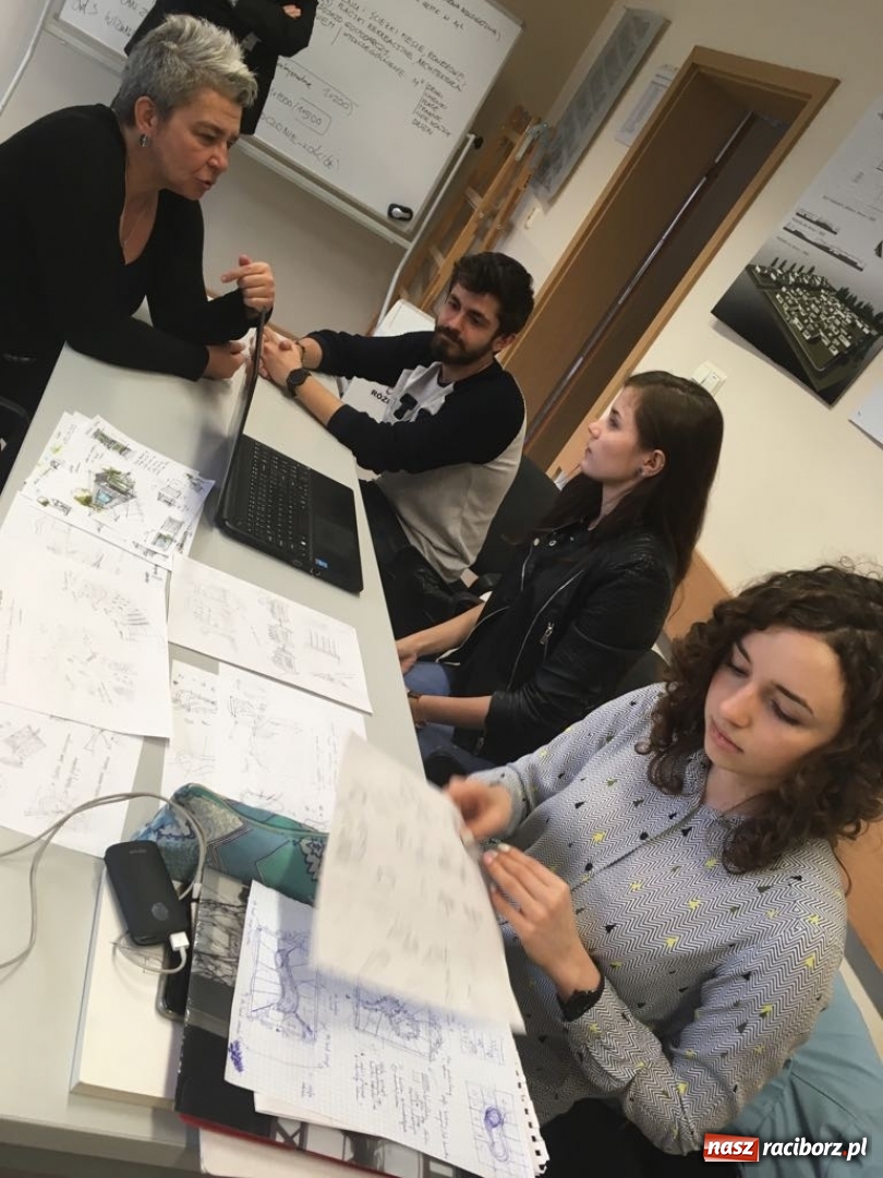 Zdjęcie w galerii na portalu naszraciborz.pl: Wykładowcy International University of Sarajevo z wizytą w raciborskiej PWSZ wiadomości z regionu