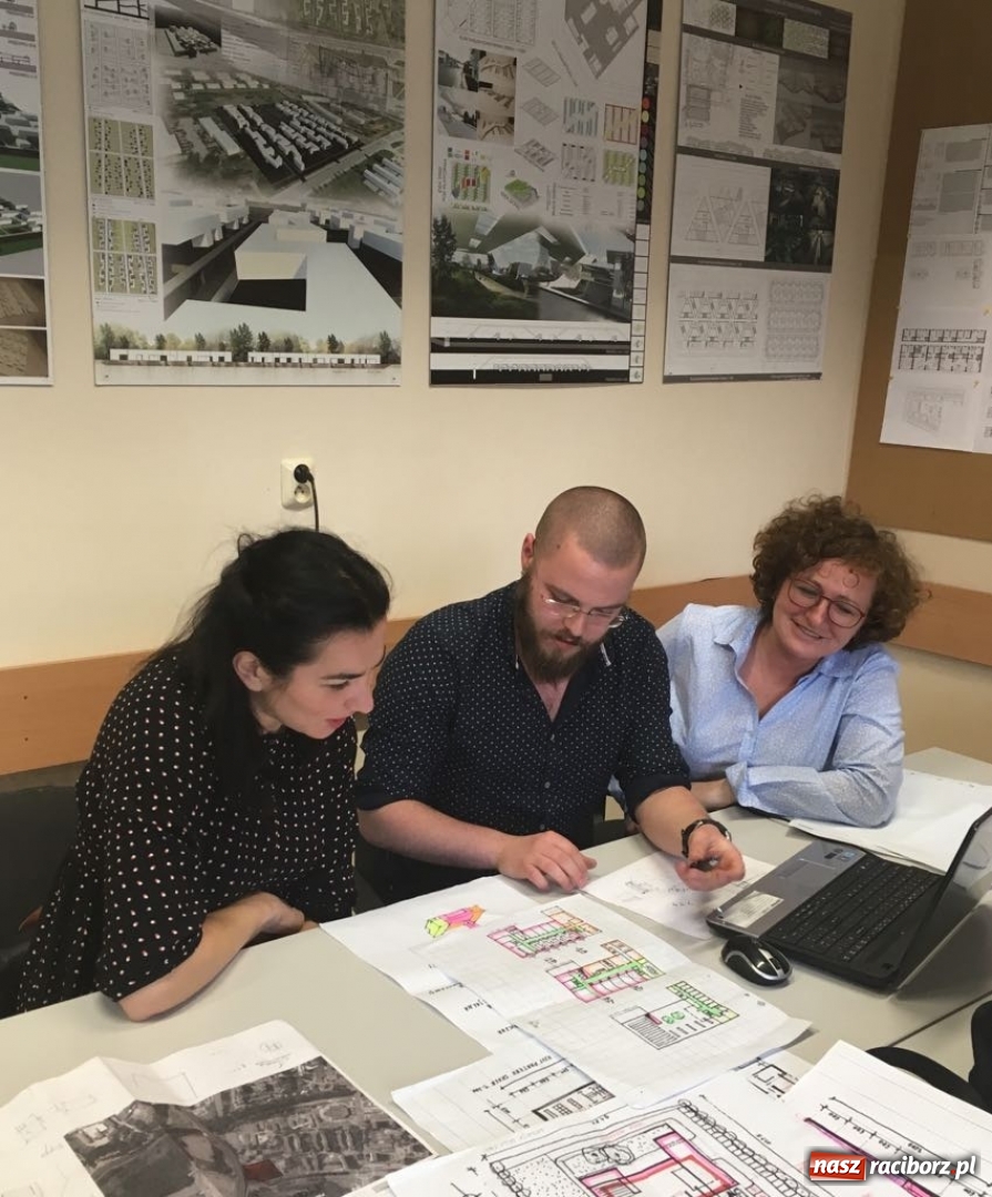 Zdjęcie w galerii na portalu naszraciborz.pl: Wykładowcy International University of Sarajevo z wizytą w raciborskiej PWSZ wiadomości z regionu