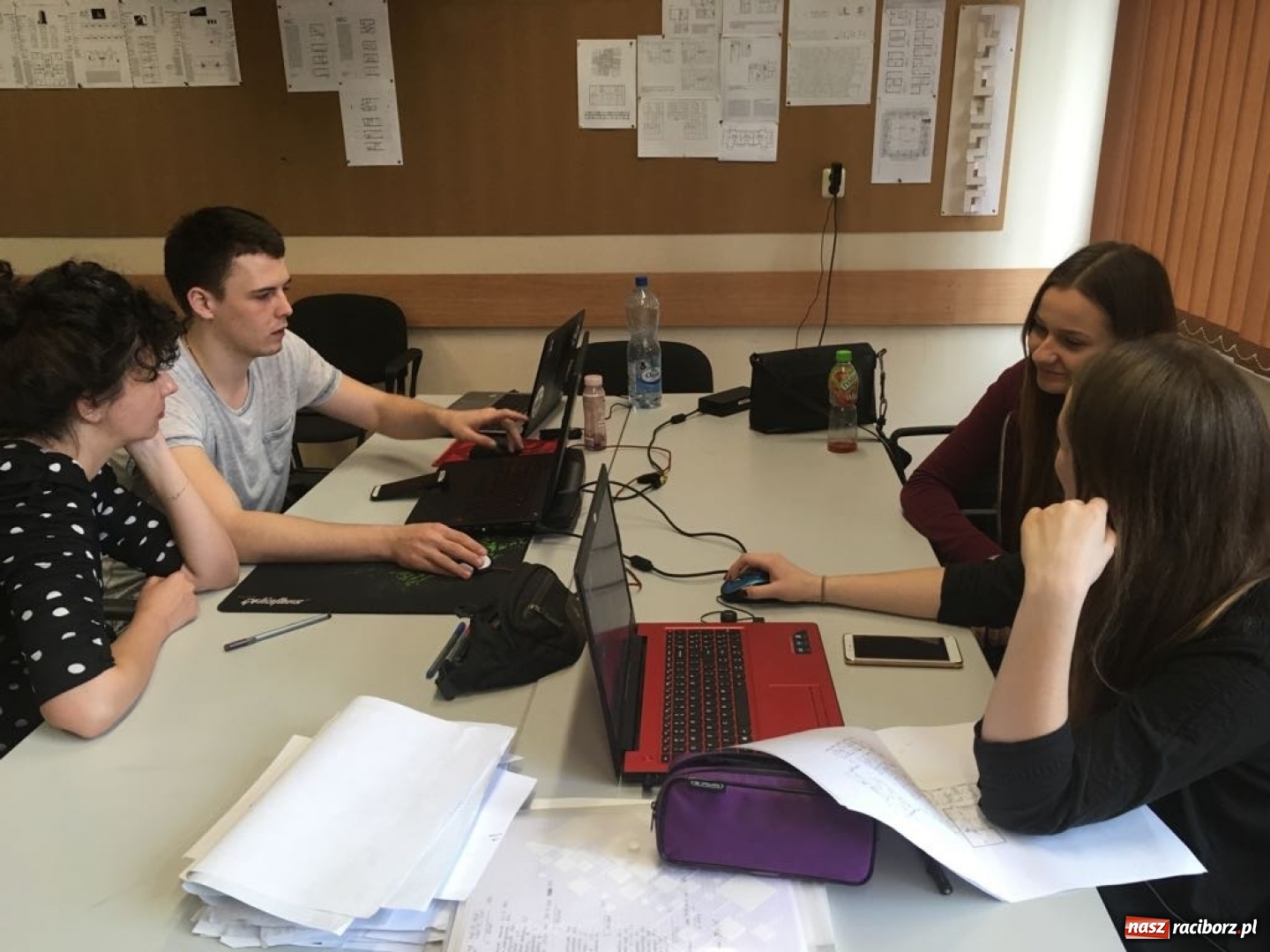 Zdjęcie w galerii na portalu naszraciborz.pl: Wykładowcy International University of Sarajevo z wizytą w raciborskiej PWSZ wiadomości z regionu