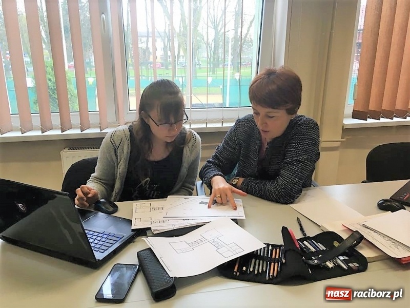 Zdjęcie w galerii na portalu naszraciborz.pl: Wykładowcy International University of Sarajevo z wizytą w raciborskiej PWSZ wiadomości z regionu