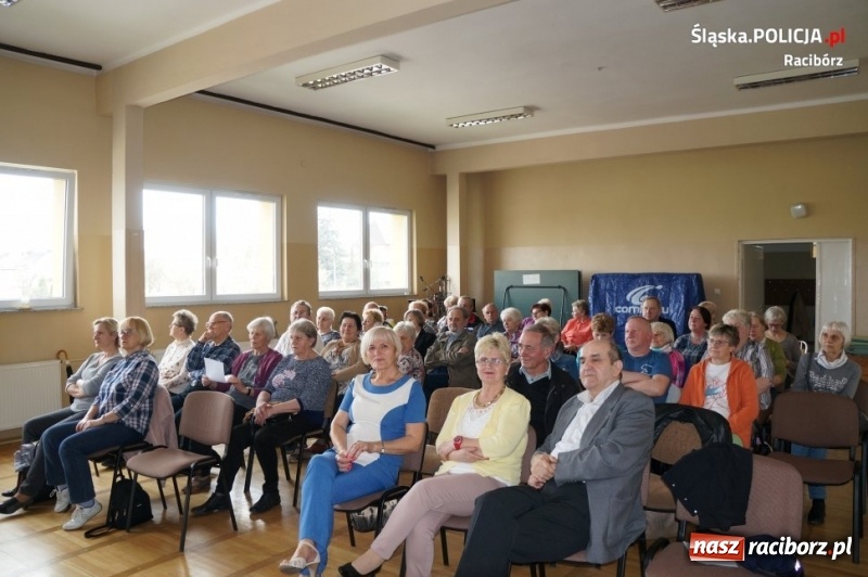 Zdjęcie w galerii na portalu naszraciborz.pl: Raciborscy policjanci debatowali z seniorami na temat bezpieczeństwa wiadomości z regionu