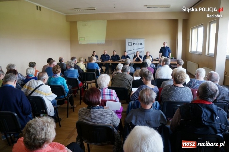Zdjęcie w galerii na portalu naszraciborz.pl: Raciborscy policjanci debatowali z seniorami na temat bezpieczeństwa wiadomości z regionu