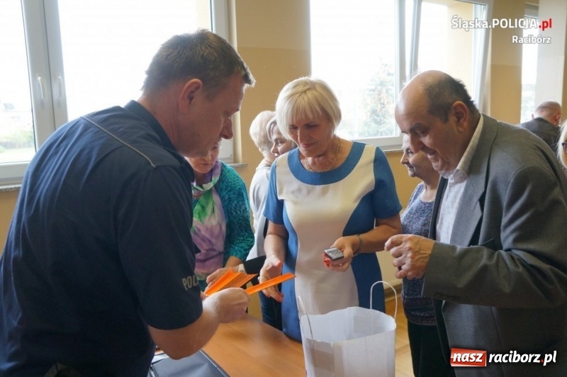 Zdjęcie w galerii na portalu naszraciborz.pl: Raciborscy policjanci debatowali z seniorami na temat bezpieczeństwa wiadomości z regionu