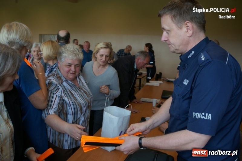 Zdjęcie w galerii na portalu naszraciborz.pl: Raciborscy policjanci debatowali z seniorami na temat bezpieczeństwa wiadomości z regionu