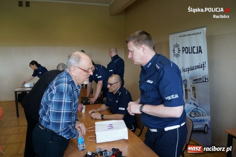 Zdjęcie w galerii na portalu naszraciborz.pl: Raciborscy policjanci debatowali z seniorami na temat bezpieczeństwa wiadomości z regionu