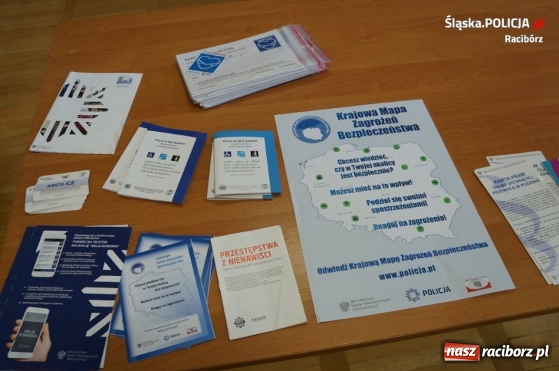 Zdjęcie w galerii na portalu naszraciborz.pl: Raciborscy policjanci debatowali z seniorami na temat bezpieczeństwa wiadomości z regionu