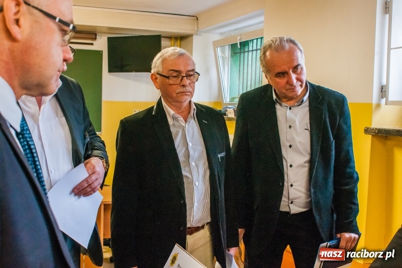 Zdjęcie w galerii na portalu naszraciborz.pl: Miernik zużycia LPG i pojazd terenowy, czyli prezentacja prac uczniów Mechanika wiadomości z regionu