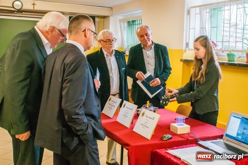 Zdjęcie w galerii na portalu naszraciborz.pl: Miernik zużycia LPG i pojazd terenowy, czyli prezentacja prac uczniów Mechanika wiadomości z regionu