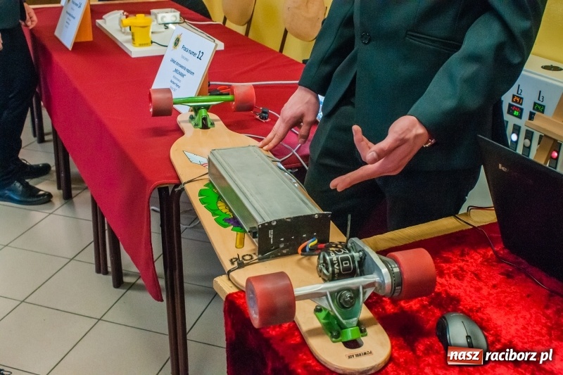 Zdjęcie w galerii na portalu naszraciborz.pl: Miernik zużycia LPG i pojazd terenowy, czyli prezentacja prac uczniów Mechanika wiadomości z regionu