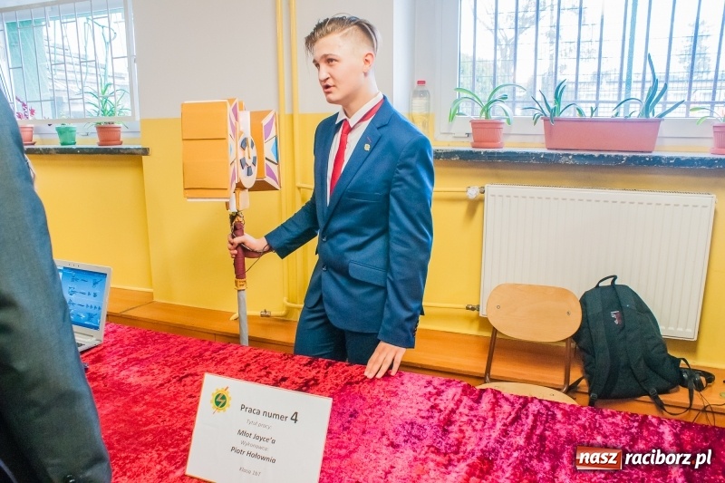 Zdjęcie w galerii na portalu naszraciborz.pl: Miernik zużycia LPG i pojazd terenowy, czyli prezentacja prac uczniów Mechanika wiadomości z regionu