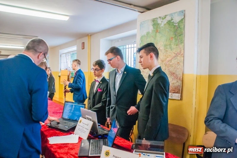 Zdjęcie w galerii na portalu naszraciborz.pl: Miernik zużycia LPG i pojazd terenowy, czyli prezentacja prac uczniów Mechanika wiadomości z regionu