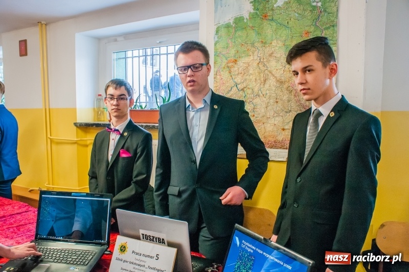 Zdjęcie w galerii na portalu naszraciborz.pl: Miernik zużycia LPG i pojazd terenowy, czyli prezentacja prac uczniów Mechanika wiadomości z regionu