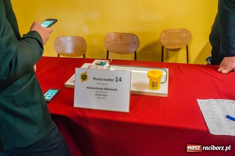 Zdjęcie w galerii na portalu naszraciborz.pl: Miernik zużycia LPG i pojazd terenowy, czyli prezentacja prac uczniów Mechanika wiadomości z regionu
