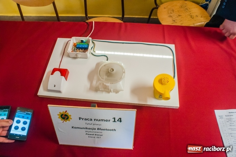 Zdjęcie w galerii na portalu naszraciborz.pl: Miernik zużycia LPG i pojazd terenowy, czyli prezentacja prac uczniów Mechanika wiadomości z regionu