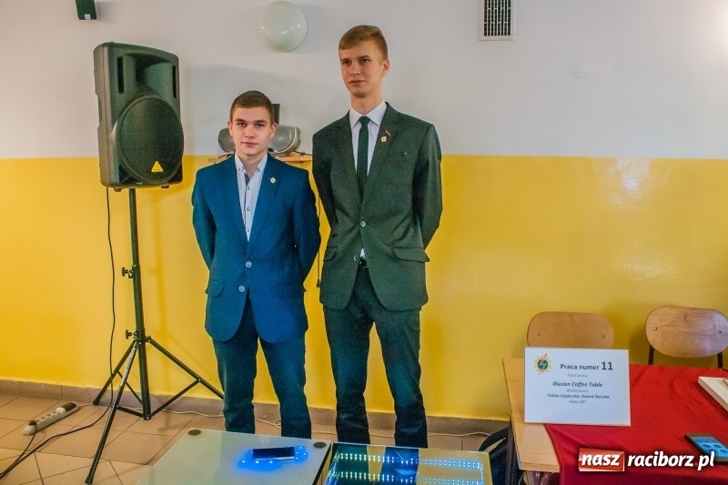Zdjęcie w galerii na portalu naszraciborz.pl: Miernik zużycia LPG i pojazd terenowy, czyli prezentacja prac uczniów Mechanika wiadomości z regionu