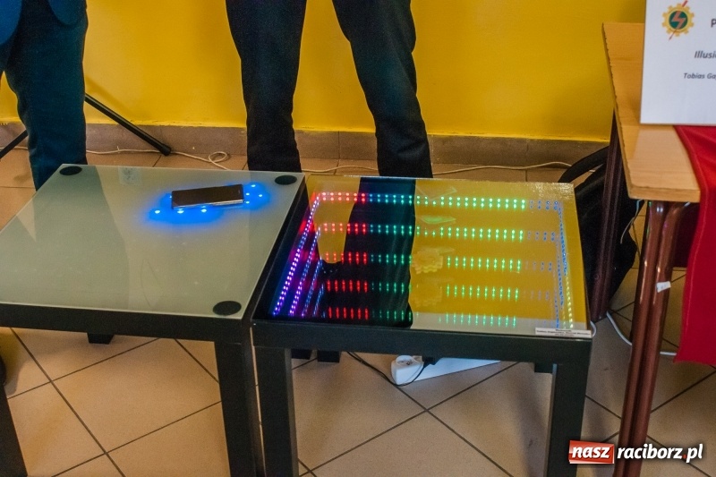 Zdjęcie w galerii na portalu naszraciborz.pl: Miernik zużycia LPG i pojazd terenowy, czyli prezentacja prac uczniów Mechanika wiadomości z regionu