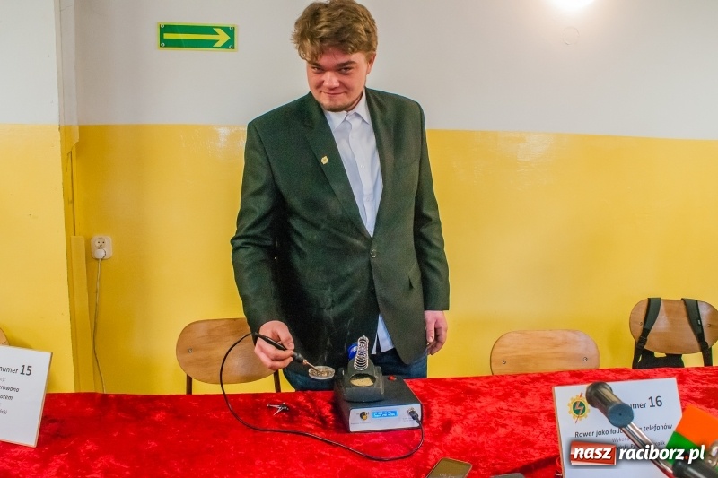 Zdjęcie w galerii na portalu naszraciborz.pl: Miernik zużycia LPG i pojazd terenowy, czyli prezentacja prac uczniów Mechanika wiadomości z regionu