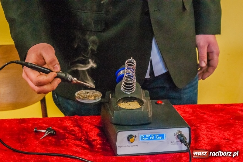 Zdjęcie w galerii na portalu naszraciborz.pl: Miernik zużycia LPG i pojazd terenowy, czyli prezentacja prac uczniów Mechanika wiadomości z regionu