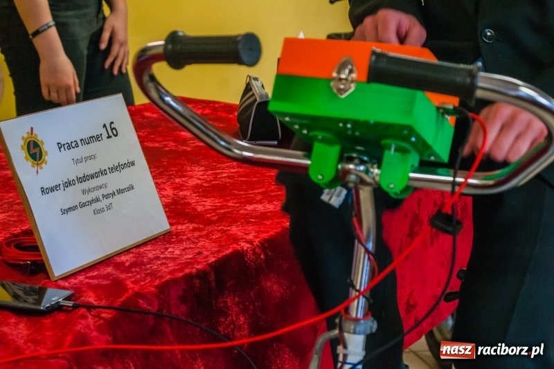 Zdjęcie w galerii na portalu naszraciborz.pl: Miernik zużycia LPG i pojazd terenowy, czyli prezentacja prac uczniów Mechanika wiadomości z regionu