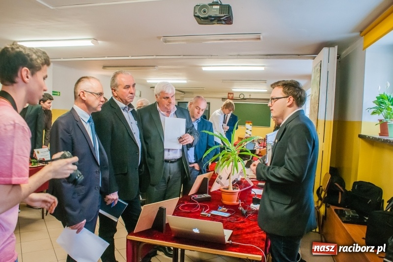 Zdjęcie w galerii na portalu naszraciborz.pl: Miernik zużycia LPG i pojazd terenowy, czyli prezentacja prac uczniów Mechanika wiadomości z regionu