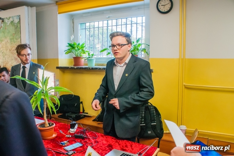 Zdjęcie w galerii na portalu naszraciborz.pl: Miernik zużycia LPG i pojazd terenowy, czyli prezentacja prac uczniów Mechanika wiadomości z regionu