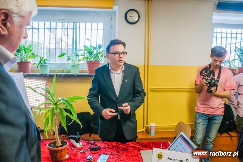 Zdjęcie w galerii na portalu naszraciborz.pl: Miernik zużycia LPG i pojazd terenowy, czyli prezentacja prac uczniów Mechanika wiadomości z regionu