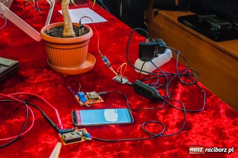 Zdjęcie w galerii na portalu naszraciborz.pl: Miernik zużycia LPG i pojazd terenowy, czyli prezentacja prac uczniów Mechanika wiadomości z regionu