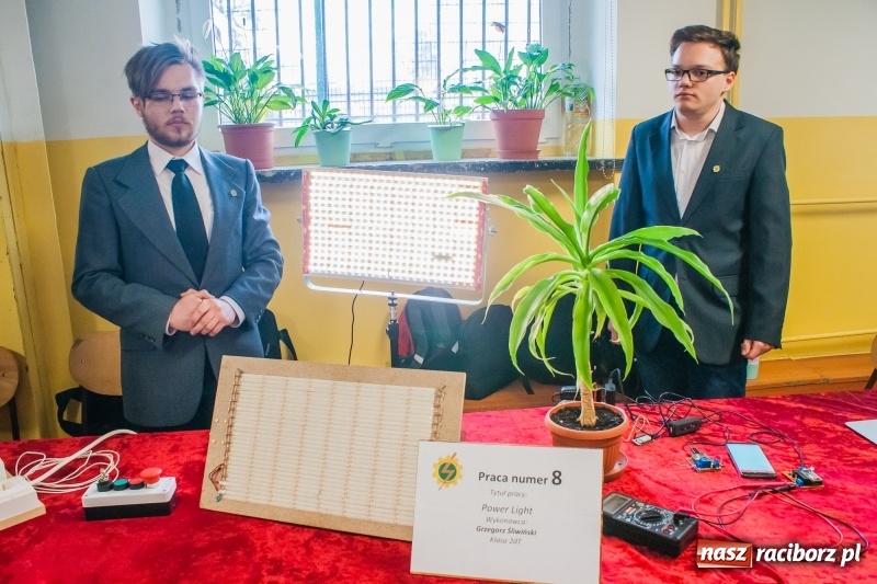 Zdjęcie w galerii na portalu naszraciborz.pl: Miernik zużycia LPG i pojazd terenowy, czyli prezentacja prac uczniów Mechanika wiadomości z regionu