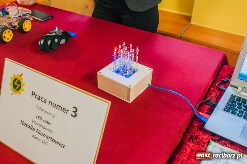 Zdjęcie w galerii na portalu naszraciborz.pl: Miernik zużycia LPG i pojazd terenowy, czyli prezentacja prac uczniów Mechanika wiadomości z regionu