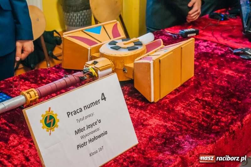 Zdjęcie w galerii na portalu naszraciborz.pl: Miernik zużycia LPG i pojazd terenowy, czyli prezentacja prac uczniów Mechanika wiadomości z regionu